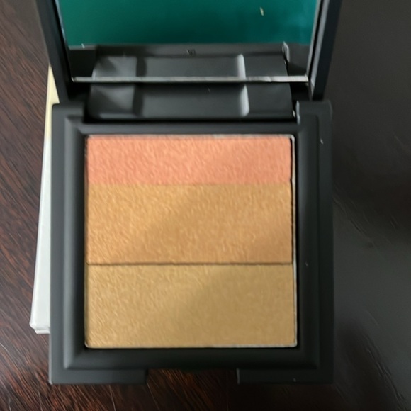 Laura Geller blush and medium correct-n-conceal - Picture 1 of 5